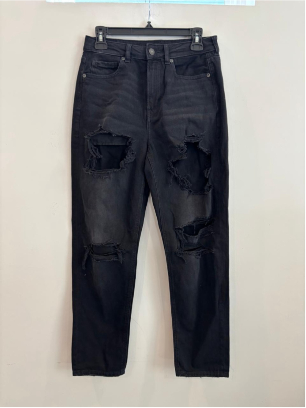 American Eagle High Waisted Ripped Mom Jeans Distressed Black Denim Size 6 #S15